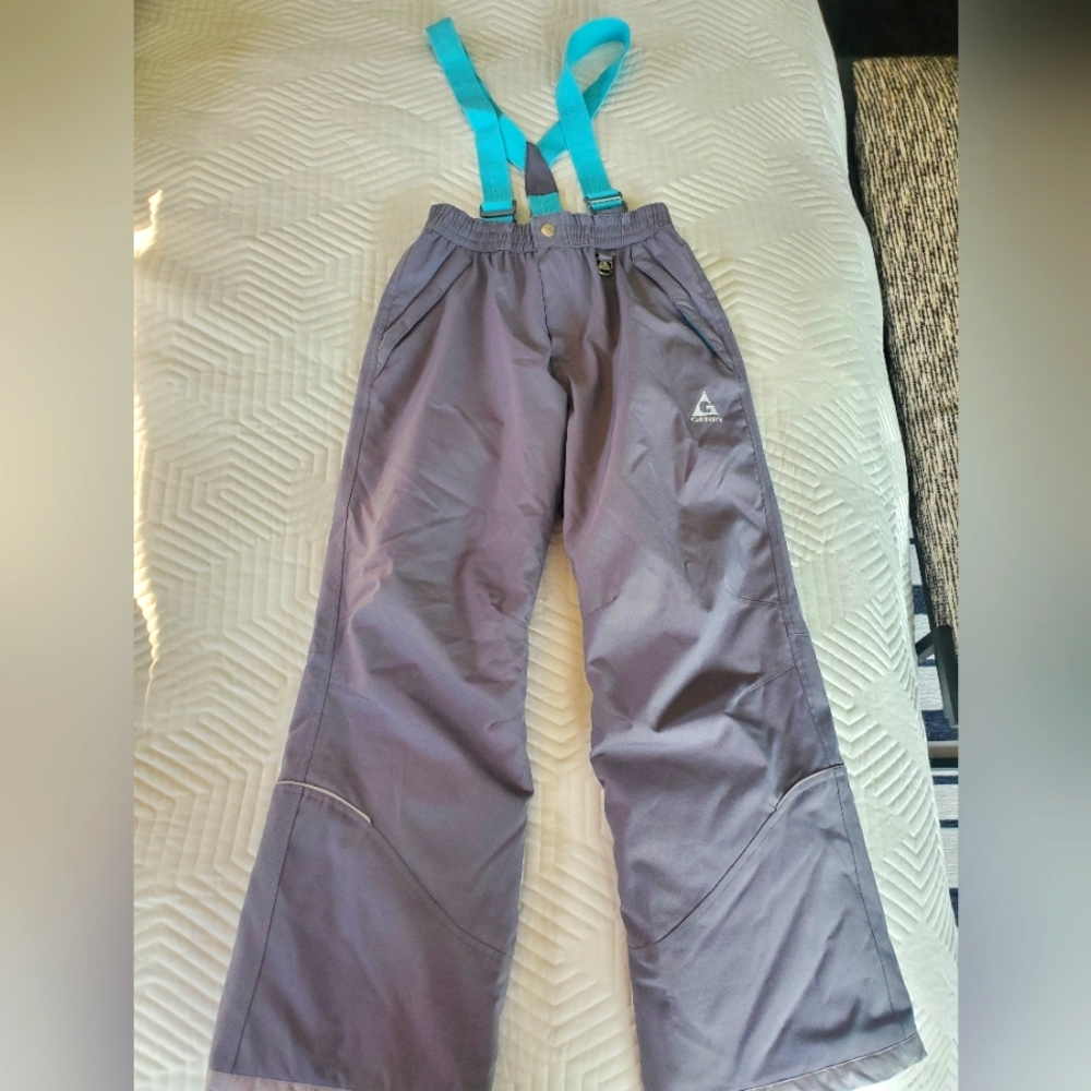 Gray Gerry snow pants in size 14/16. Like new